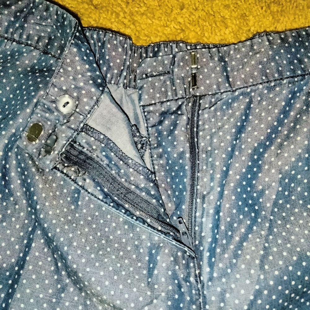 Chico's (Size 1.5/M/10) Chambray Denim Polka Dot Pattern Long Line Shorts - Picture 5 of 12